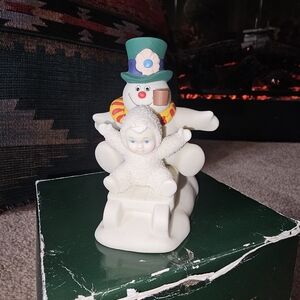 Vintage Department 56 Snowbabies "Fun with Frosty the Snowman" figurine. NIB 